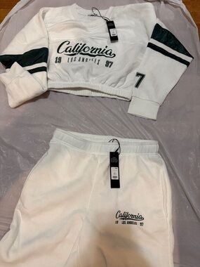 Fashion Nova White Cropped Sweatshirt with Dark Green 2
Piece set